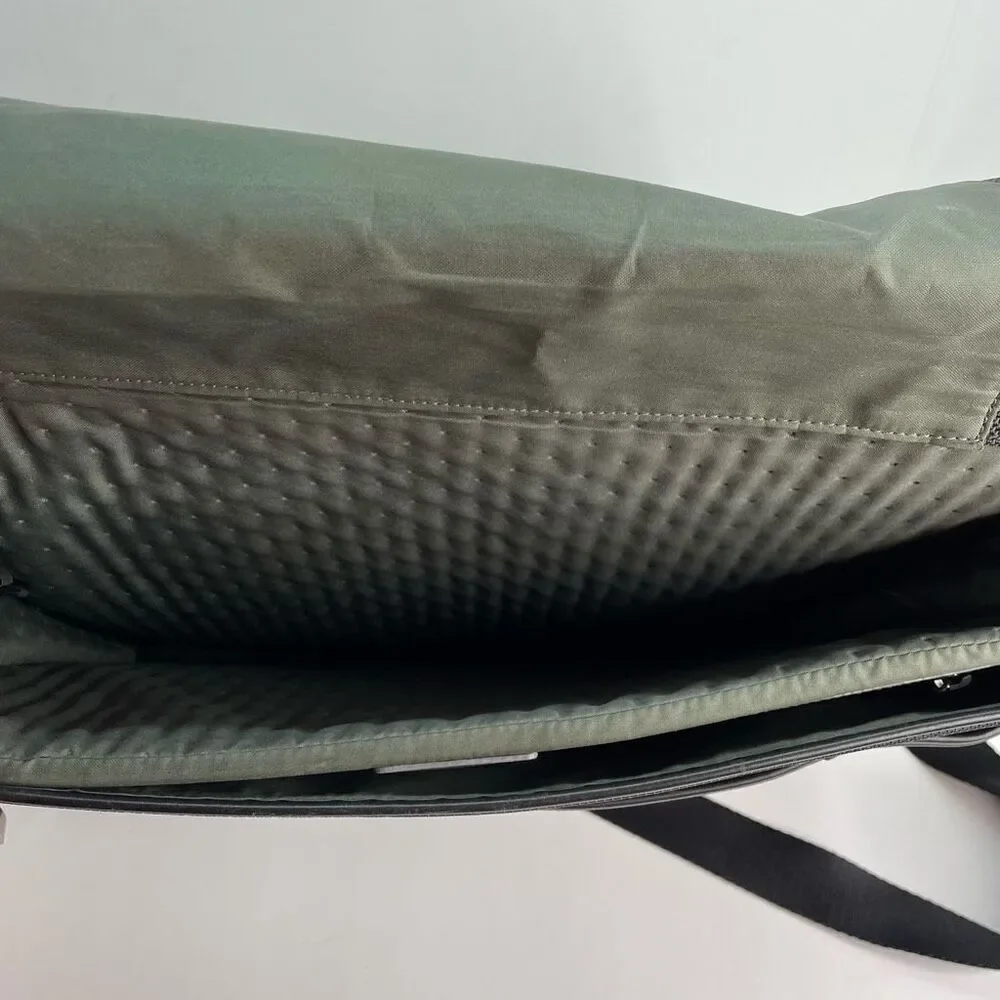 TUMI Spirit of Imagination Black Nylon & Leather Messenger Bag ‎ #23671D